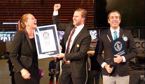 Karolina Lisslö, Mattecentrums generalsekreterare, Johan Cahling, Brynäs IF:s vice klubbdirektör, samt Jack Brockbank från Guinness World Records.