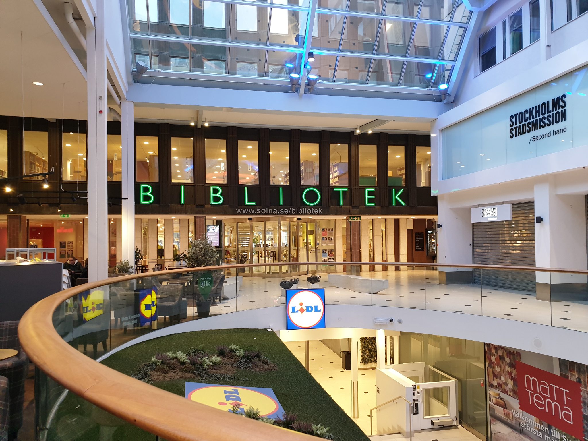 Solna Centrum bibliotek .jpg